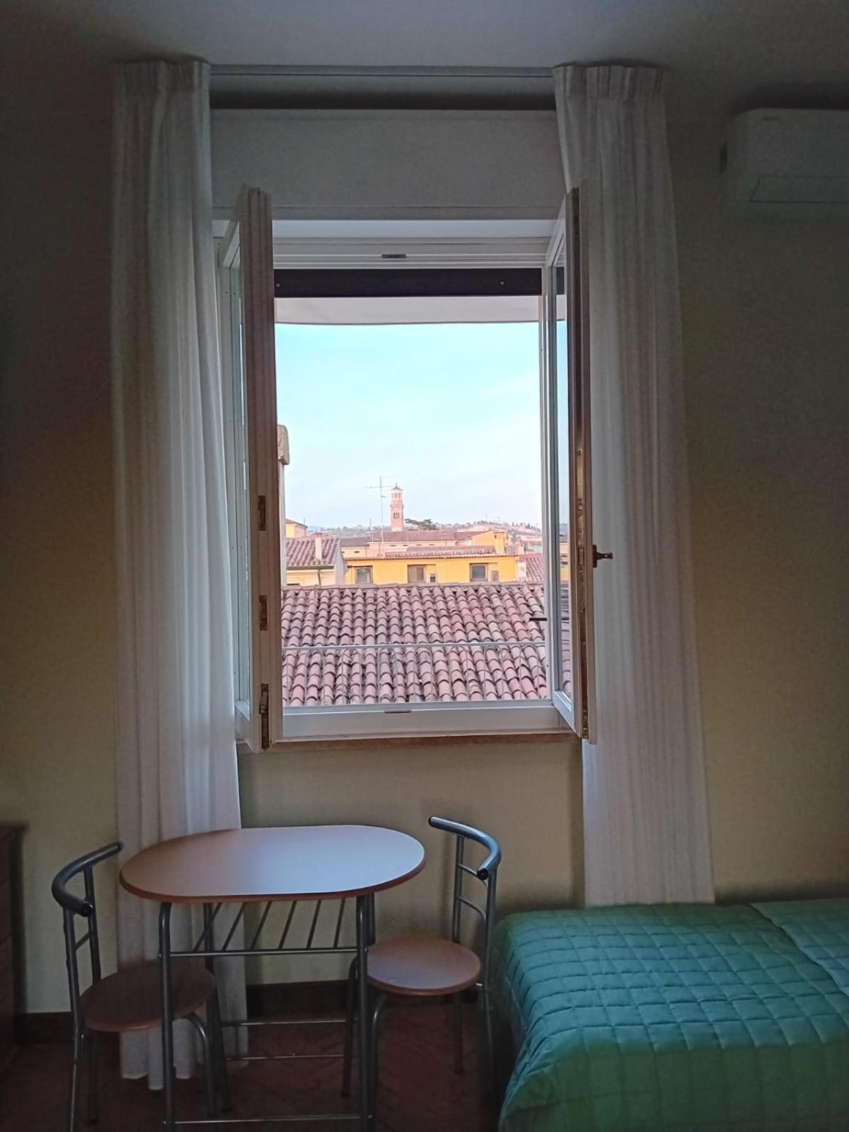 B&B Califano- 2 Leoni Verona Exteriör bild